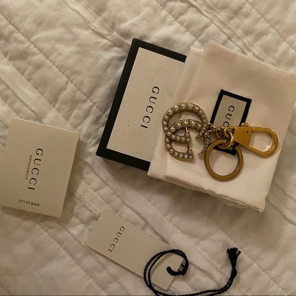 gucci pearl keychain